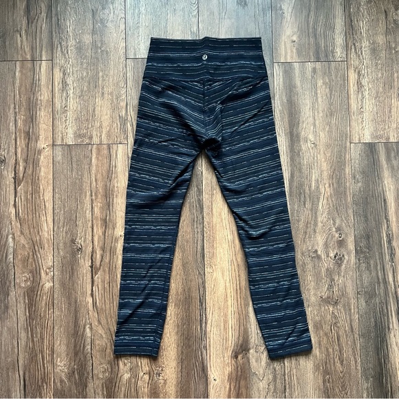 Lululemon Navy Striped Cropped Ankle Cut High Waist Leggings Sz 6 - Picture 5 of 8
